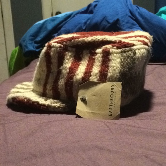 Hat - Picture 3 of 4